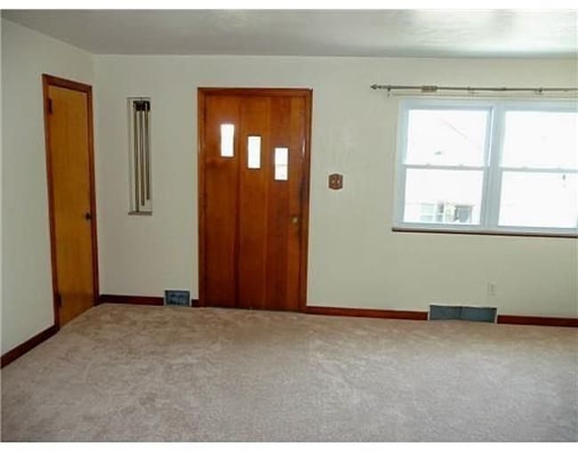 Photo - 310 Onyx Ave