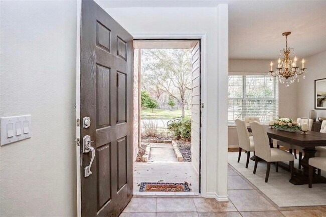 Photo - 7215 Ravenswood