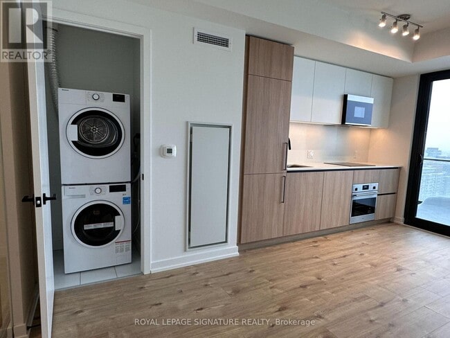 Photo - 35 Parliament St Unit 2013