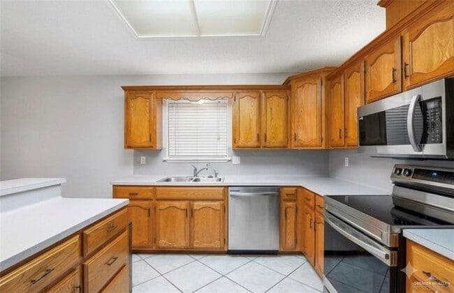 1006 Lake View Dr