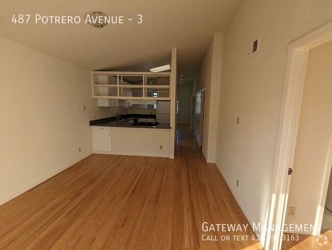 Building Photo - Sunny, Spacious Top Floor 2 BR, 2 BA condo... Unit 3