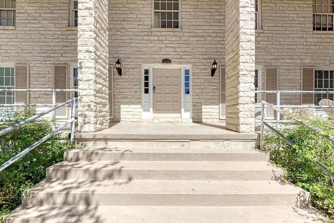 Photo - Spacious 14-Bedroom Property Ideal for Gro...