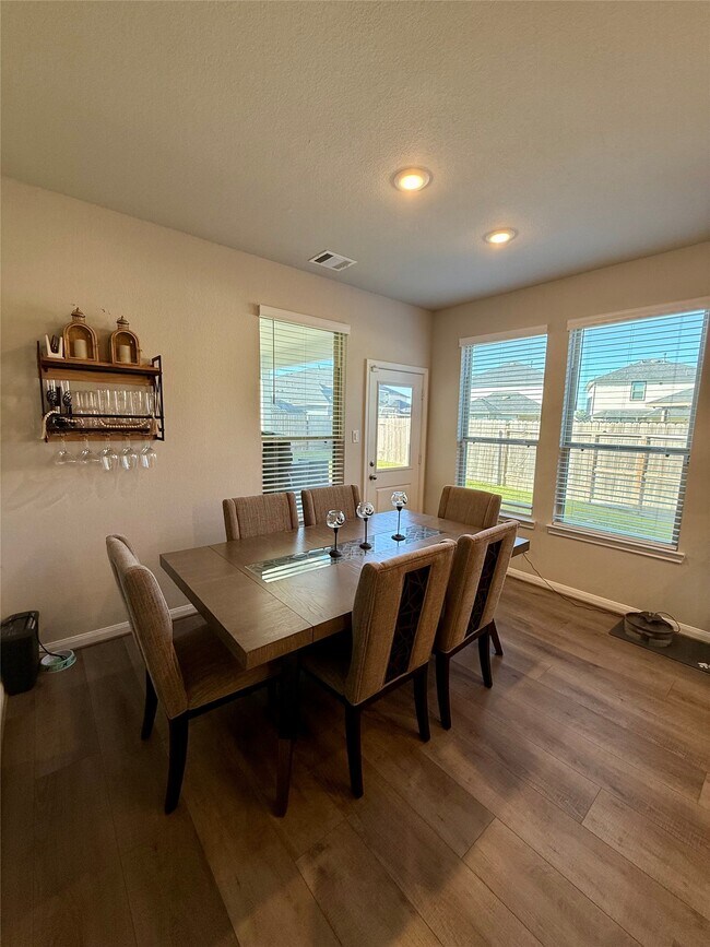 Photo - 15402 Sailpoint Ln