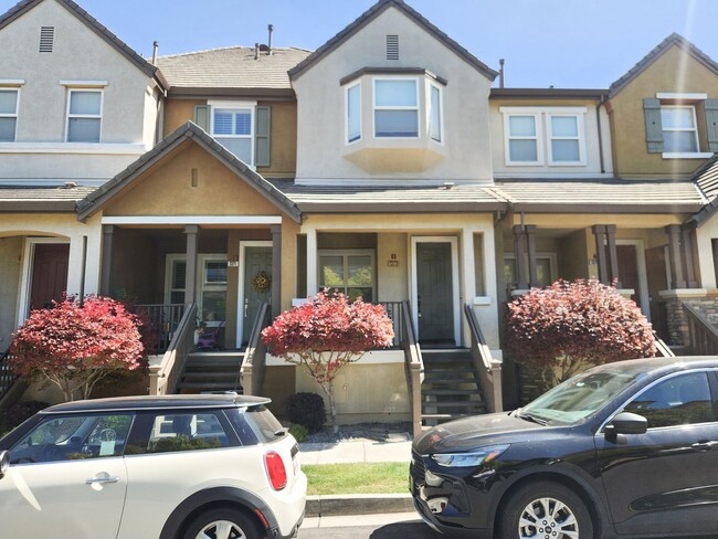 Spacious Townhouse in San Mateo - Spacious Townhouse in San Mateo