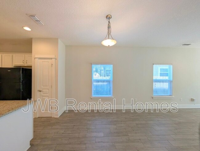 Photo - 115 11th St S