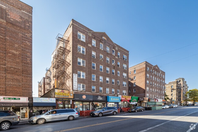 4215 calle 81 - 45-12 81st Ave Apartamentos