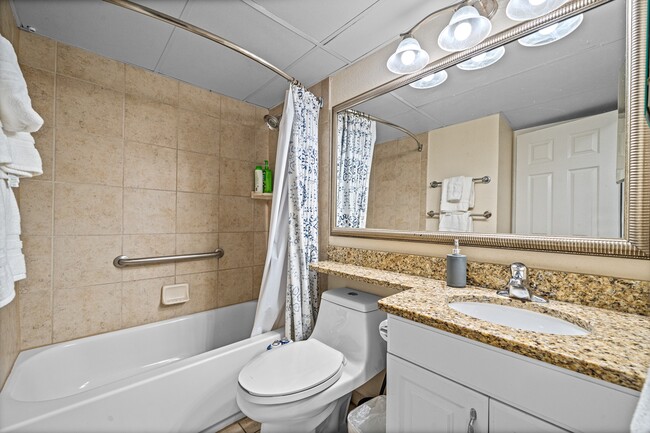 Building Photo - 6102 Seawall Blvd Unit 183