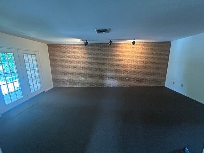21-23 Rosemont Ct