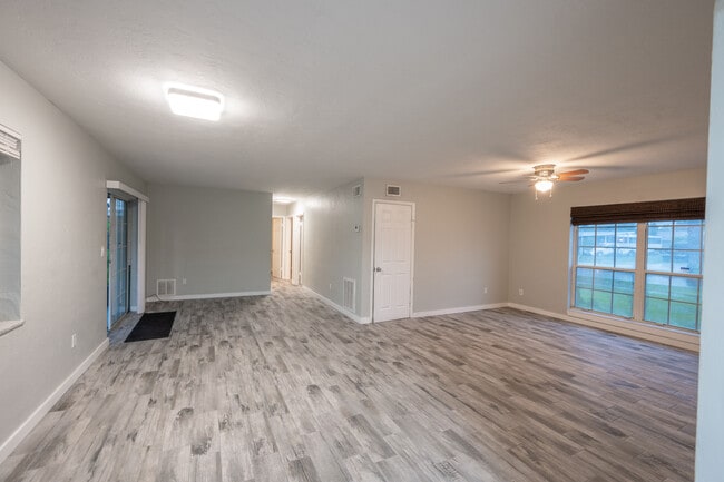 Photo - 1011 Bianca Dr NE