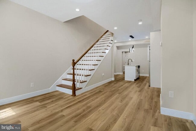 Photo - 2542 Oswego Ave