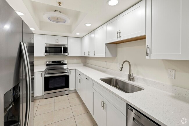 Building Photo - 1400 Crestwood Ct S Unit 1401 Rental