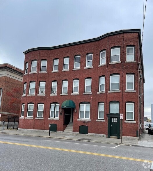 Building Photo - 95 Bridge St Rental