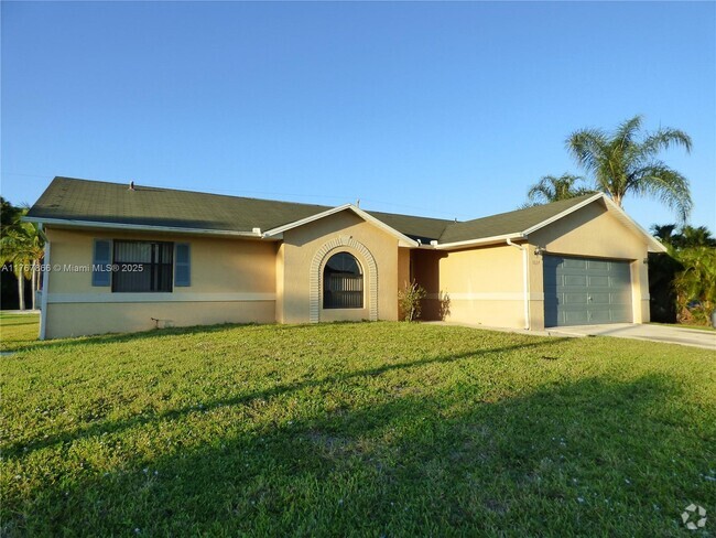 Building Photo - 5629 NW Commodore Terrace Rental