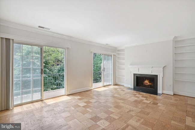 Photo - 3231 Sutton Pl NW