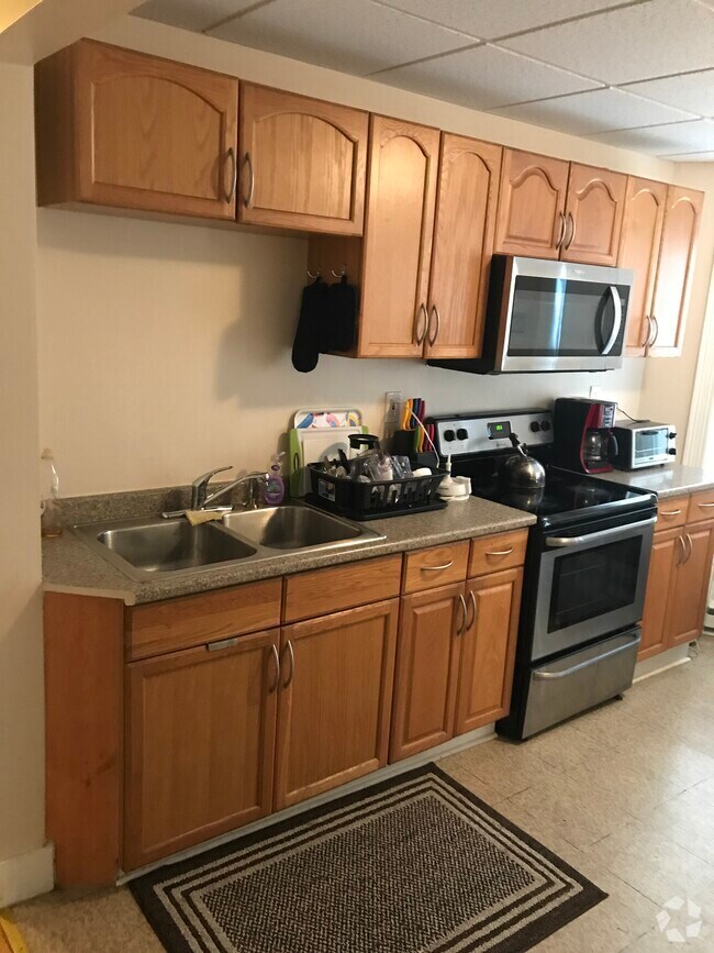 Building Photo - 245 Dorchester St Unit 2 Rental