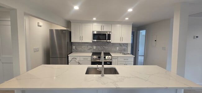 Photo - 90 Nassau Rd Unit Upper
