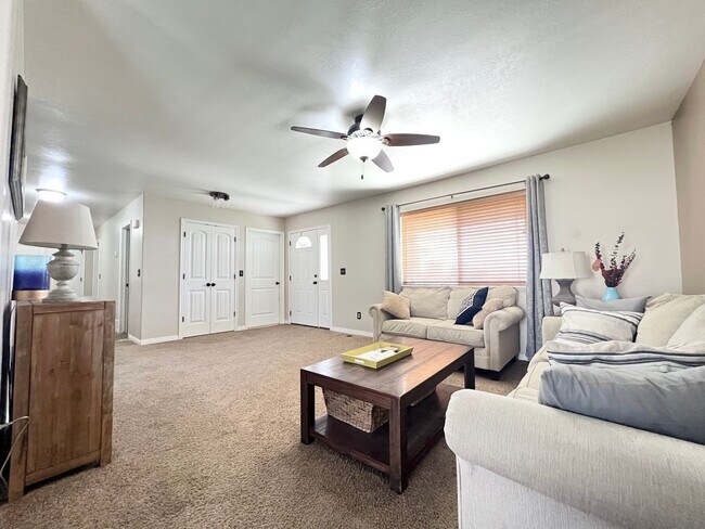 Photo - 6 Bedroom/3 Bathroom House in Eagle Mountain