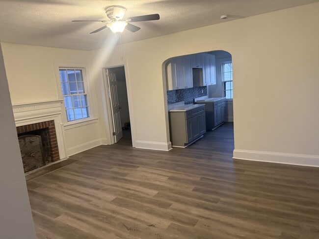 Photo - 840 Colonel Byrd St