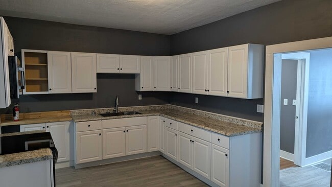 Photo - 812 E 3rd St