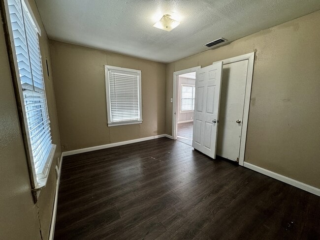 Photo - 719 Small St