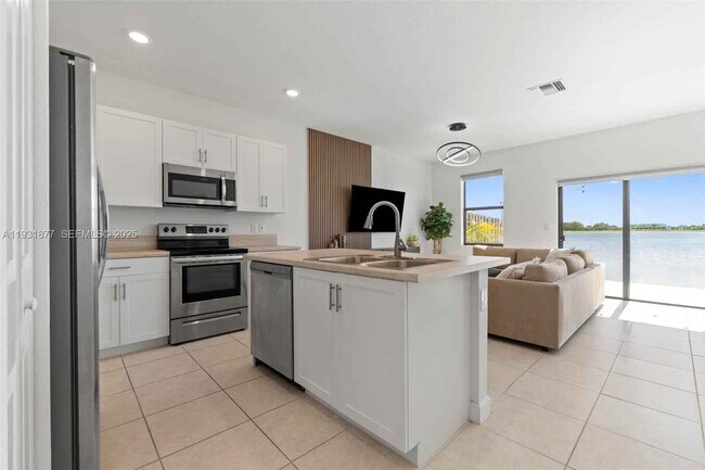 Photo - 20544 NE 5th Pl