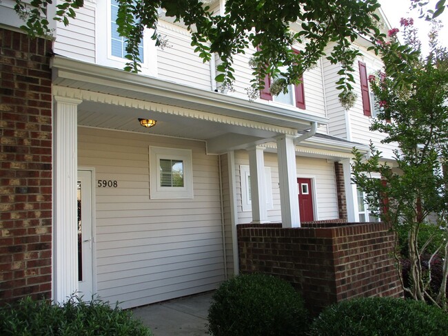 Pretty 3 Bedroom Townhouse in the Clemmons... - Pretty 3 Bedroom Townhouse in the Clemmons...