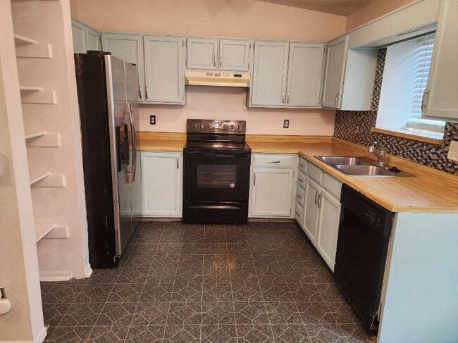 Photo - 3483 Foxridge Dr