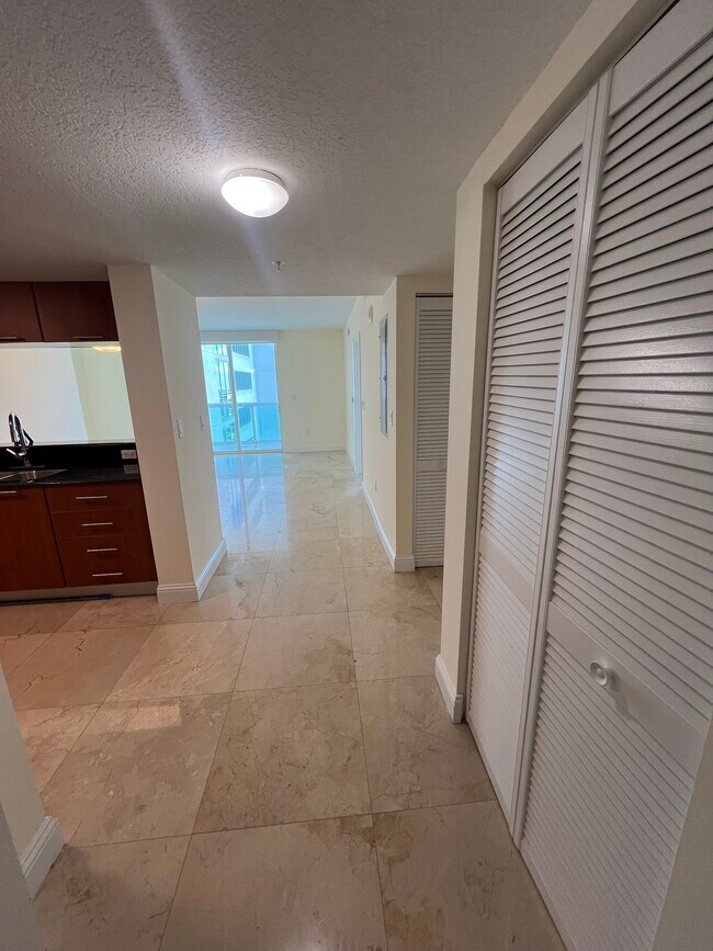 Photo - 1800 N Bayshore Dr Unidad 2802