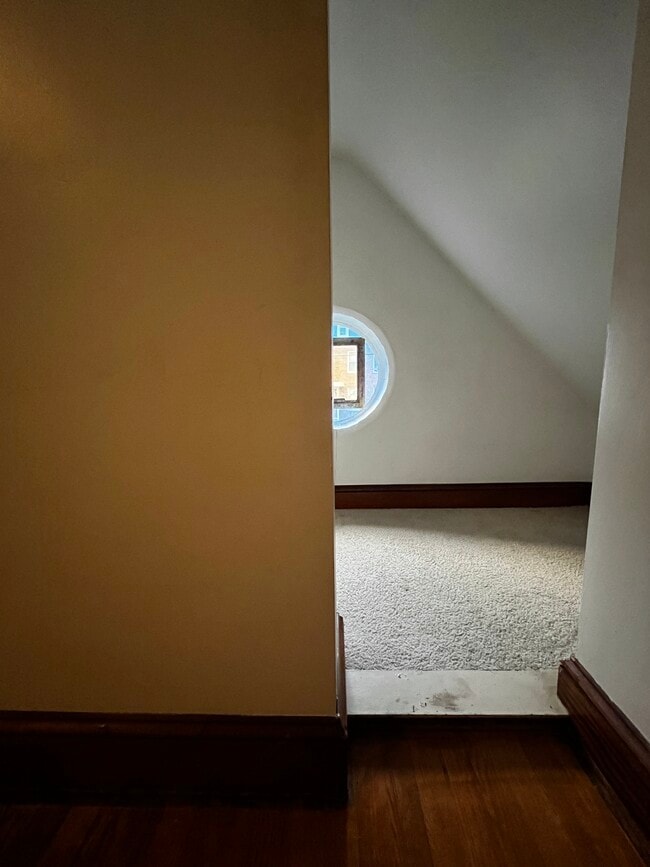 Photo - 172 E Green St Unidad B