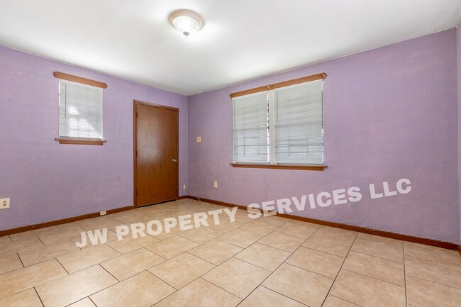 2633 Governor Nicholls St Unit A