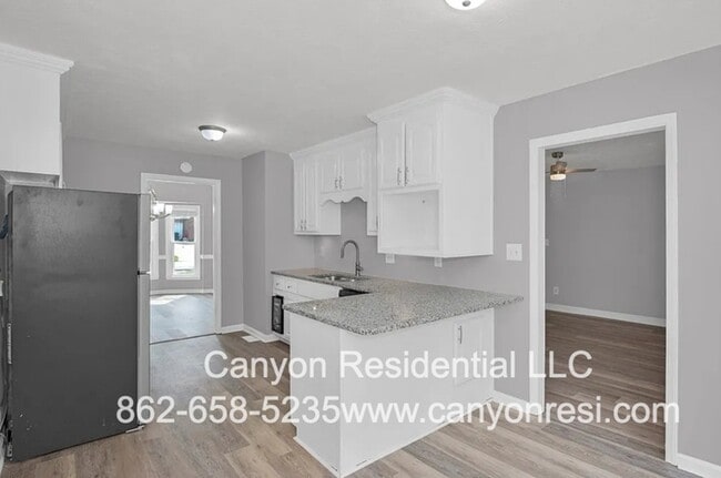 Photo - 217 Overton Rd