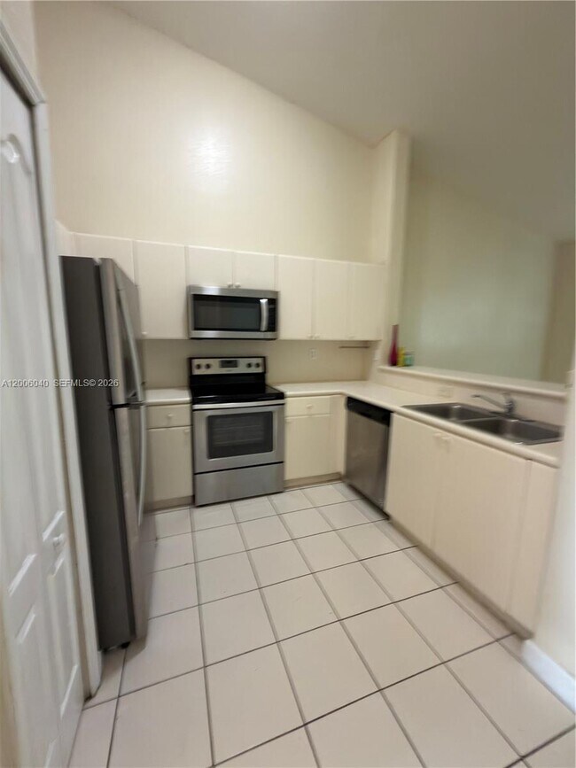 Photo - 2728 SE 17th Ave Unit 202
