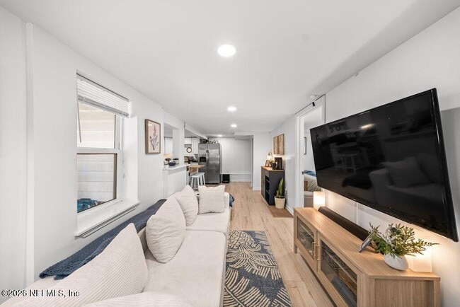 Photo - 457 7th Ave S