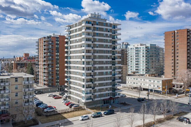 Building Photo - Central Towers