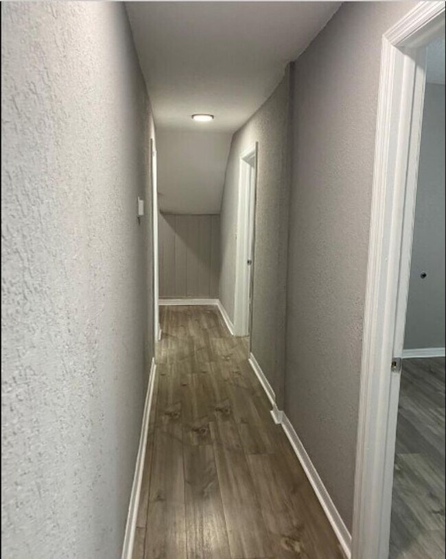 Photo - Charming Upstairs 2/1 - Available Now! Unit 1469 W 7th St - DOWNSTAIRS (OWNER SELLING)