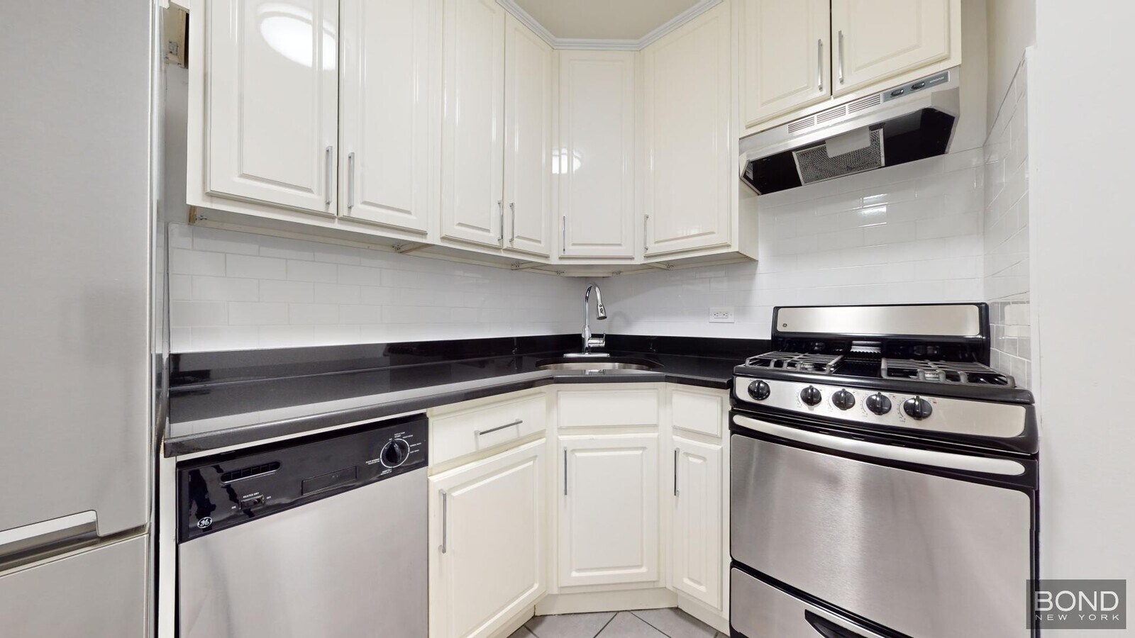 Photo - 145 E 16th St Apartamento Unidad 3J