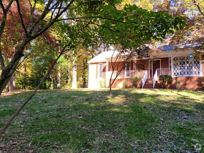 Building Photo - Spacious brick rancher in Bon Air just ste... Rental