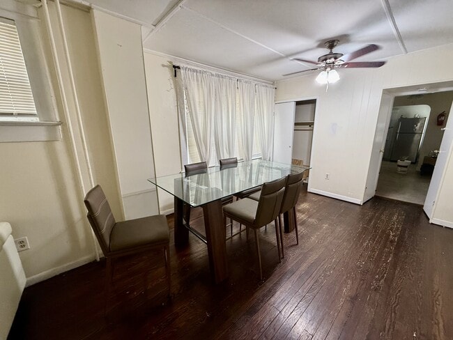 Photo - 834 Chambers St