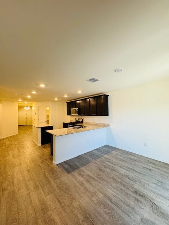 Photo - FALL MOVE IN SPECIAL!! Northwest/ Marana- ...
