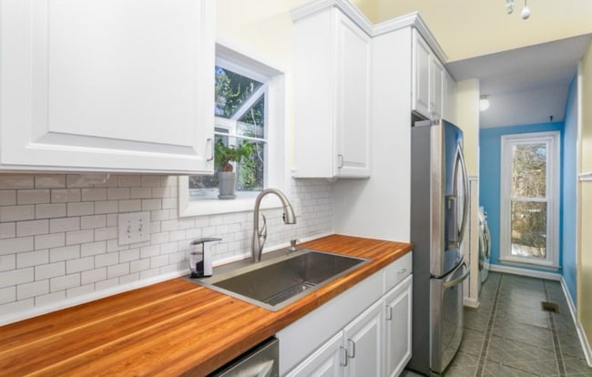 Photo - 408 Ashebrook Dr
