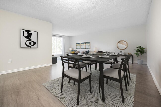 Photo - 910 Wonderland Rd S