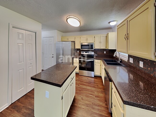 Photo - 808 Pebble Creek Ct