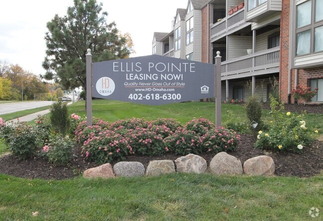 Building Photo - Spacious studio with updates. The Ellis Po... Unit 6320-101 Rental