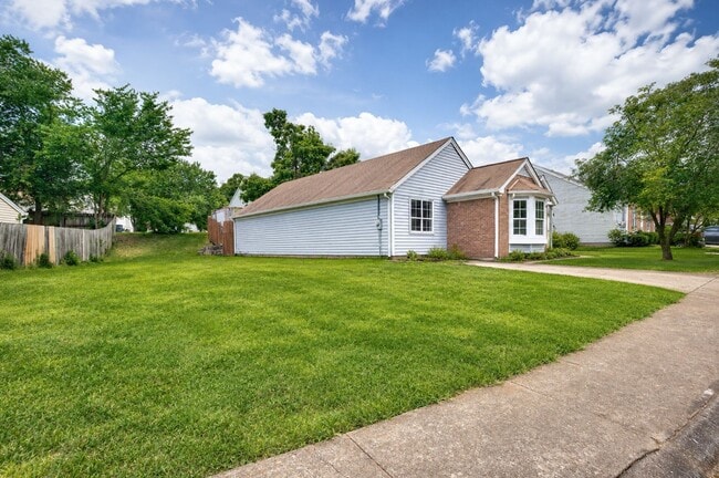 Building Photo - 614 Poplar Pl