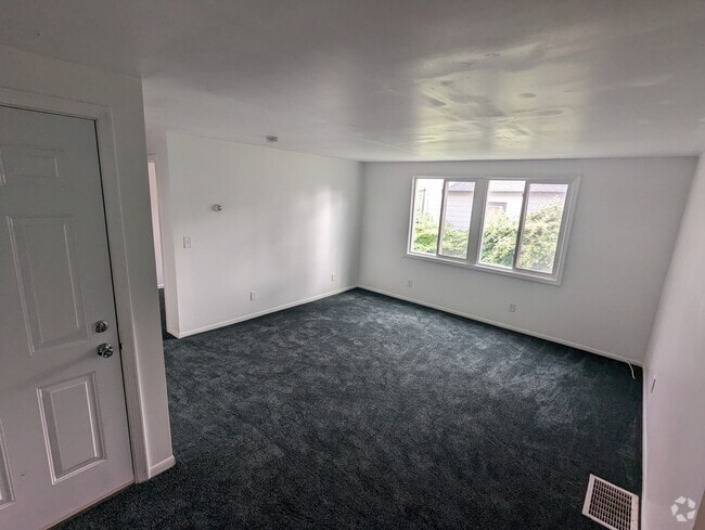 Building Photo - 1613 Iowa Ave Unit Upper Level Rental