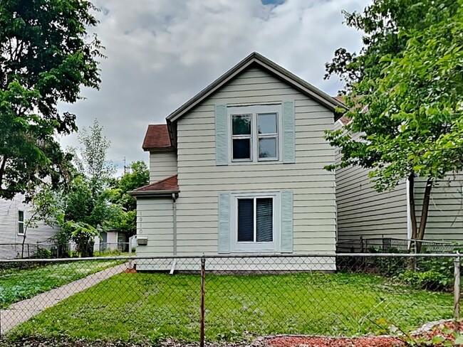 Building Photo - 1910 W Chelton Ave Rental
