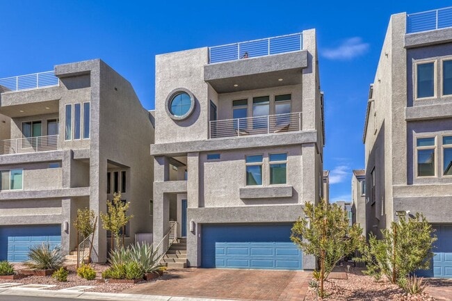 Photo - New Modern Gated House w/ Rooftop Deck