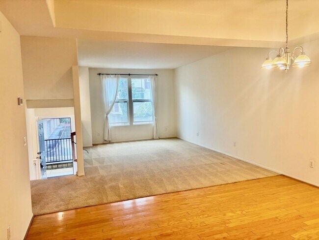 Photo - 1965 Oakwood Way