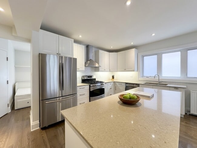Photo - 117 Chaplin Crescent Unit Main