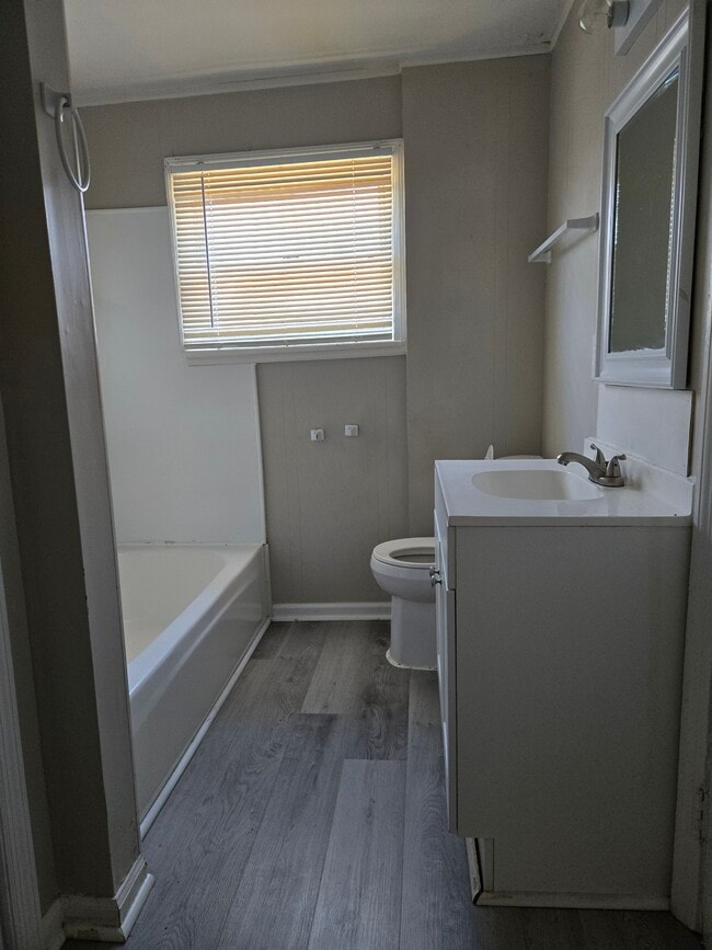 Photo - 1945 Ellis St